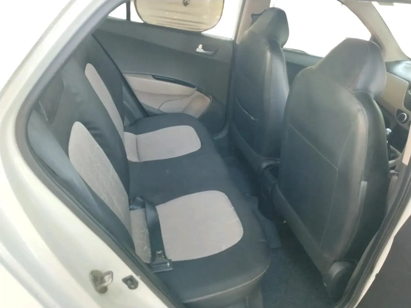 2016 Hyundai Grand i10 SPORTZ 1.2 KAPPA VTVT, Petrol, Manual, 3,30,000 km, interior