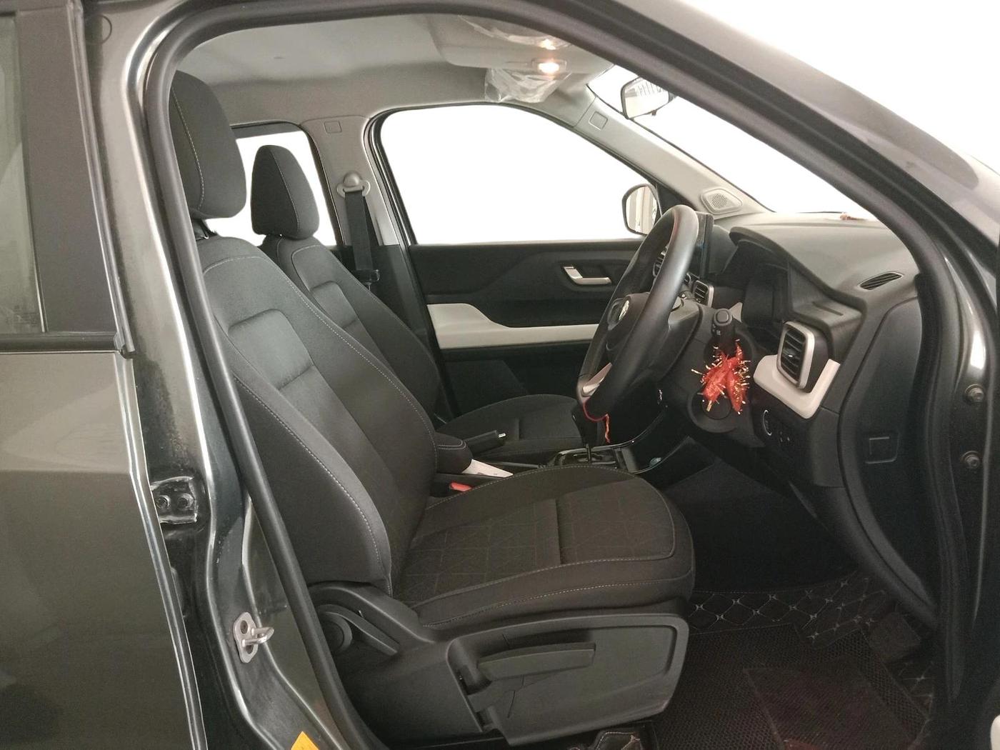 2025 Tata PUNCH Creative Plus AMT, Petrol, Automatic, 3,960 km, interior