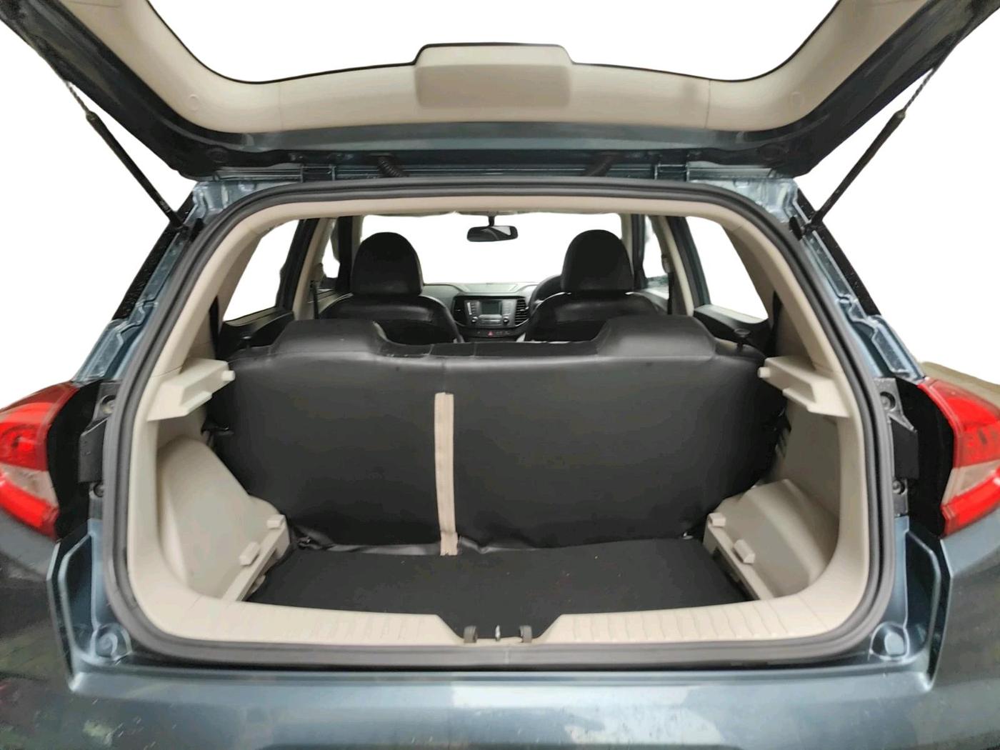 2021 Mahindra XUV300 W6 1.2 PETROL AMT, Petrol, Automatic, 14,717 km, exterior