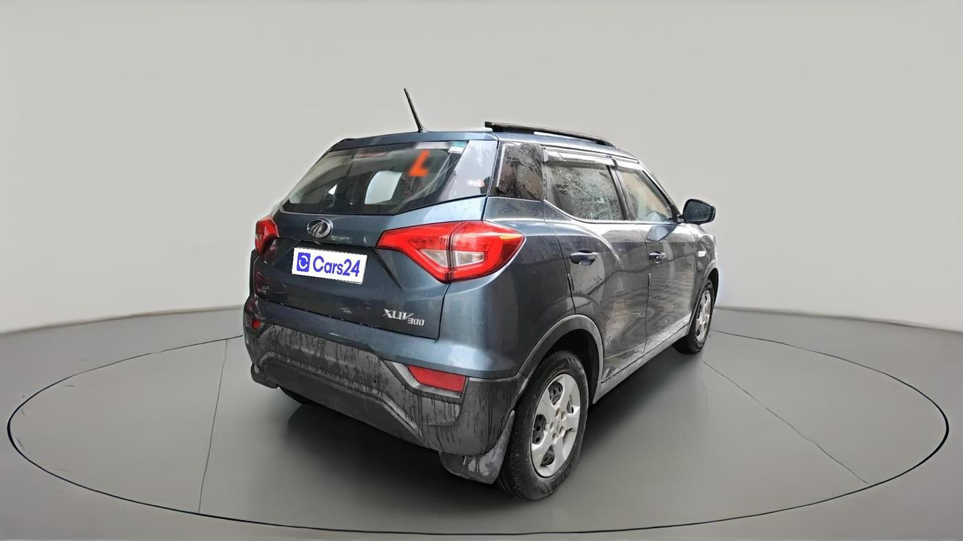 2021 Mahindra XUV300 W6 1.2 PETROL AMT, Petrol, Automatic, 14,717 km, exterior