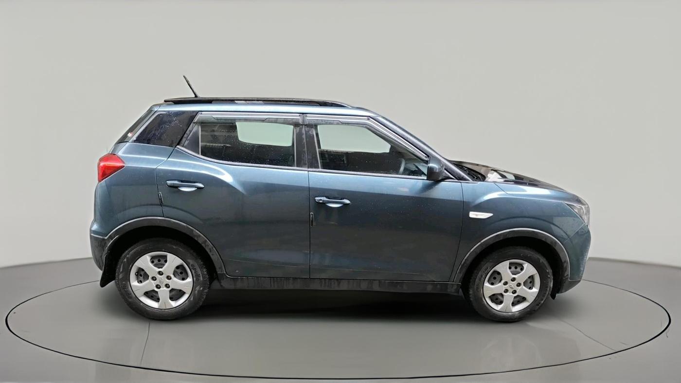 2021 Mahindra XUV300 W6 1.2 PETROL AMT, Petrol, Automatic, 14,717 km, exterior
