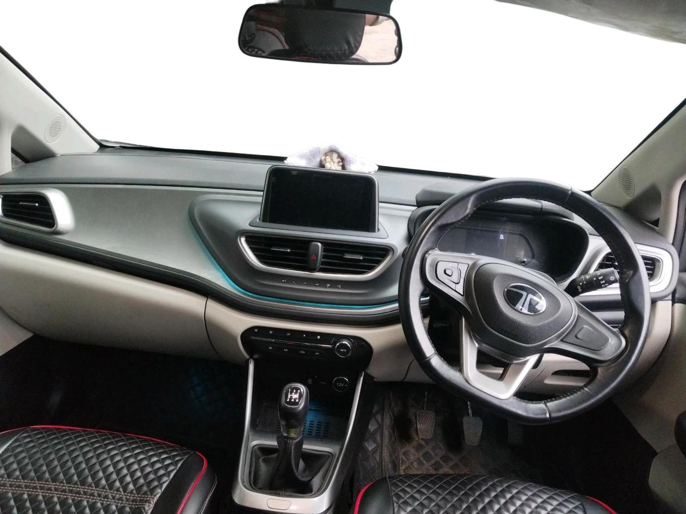2024 Tata ALTROZ XZ PLUS SUNROOF CNG, CNG, Manual, 29,572 km, interior