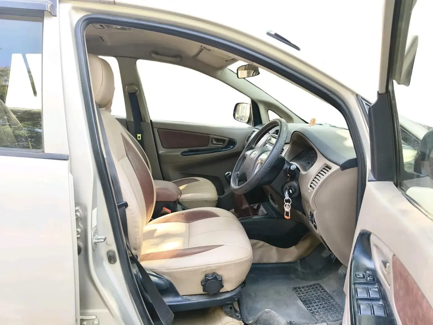 2016 Toyota Innova 2.5 GX 7 STR, Diesel, Manual, 1,80,510 km, interior
