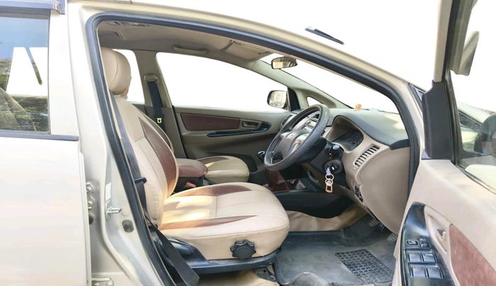 2016 Toyota Innova 2.5 GX 7 STR, Diesel, Manual, 1,80,510 km, interior