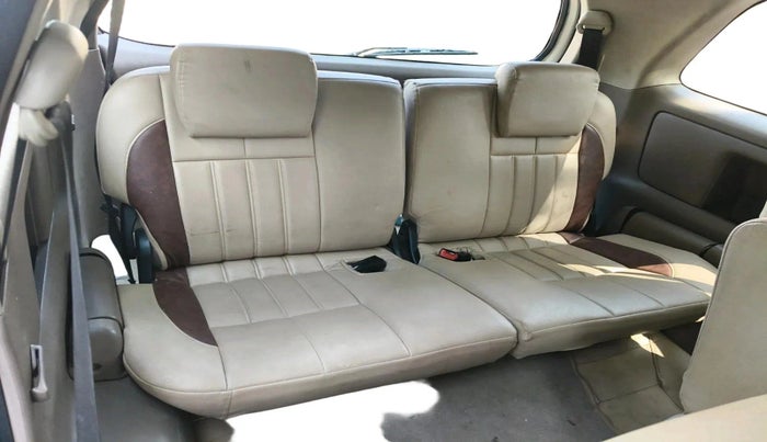 2016 Toyota Innova 2.5 GX 7 STR, Diesel, Manual, 1,80,510 km, interior