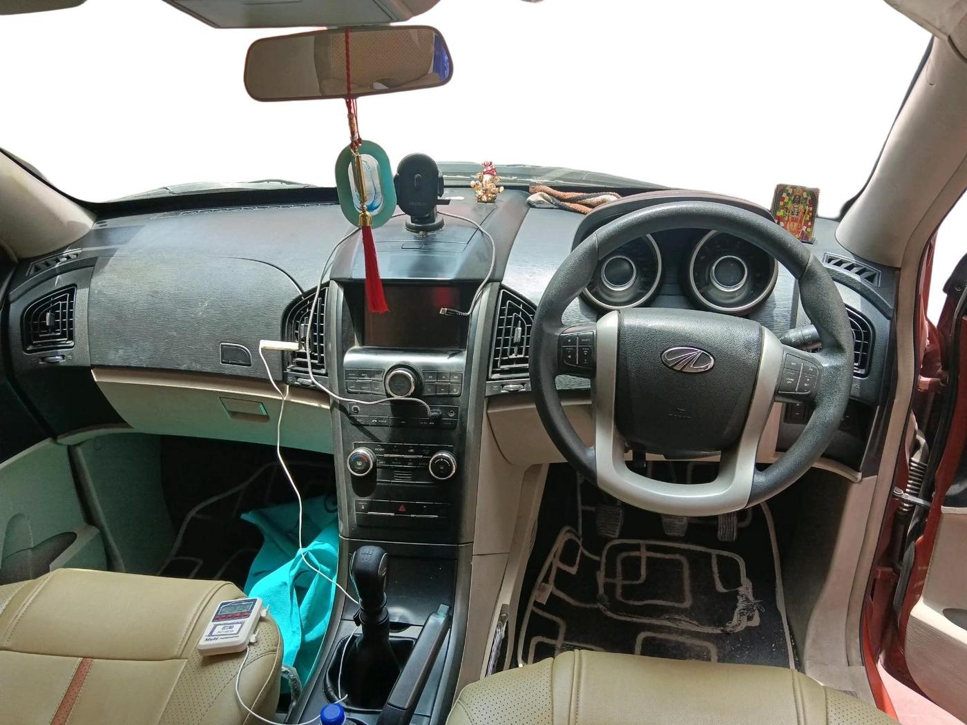 2016 Mahindra XUV500 W6 1.99, Diesel, Manual, 1,01,289 km, interior