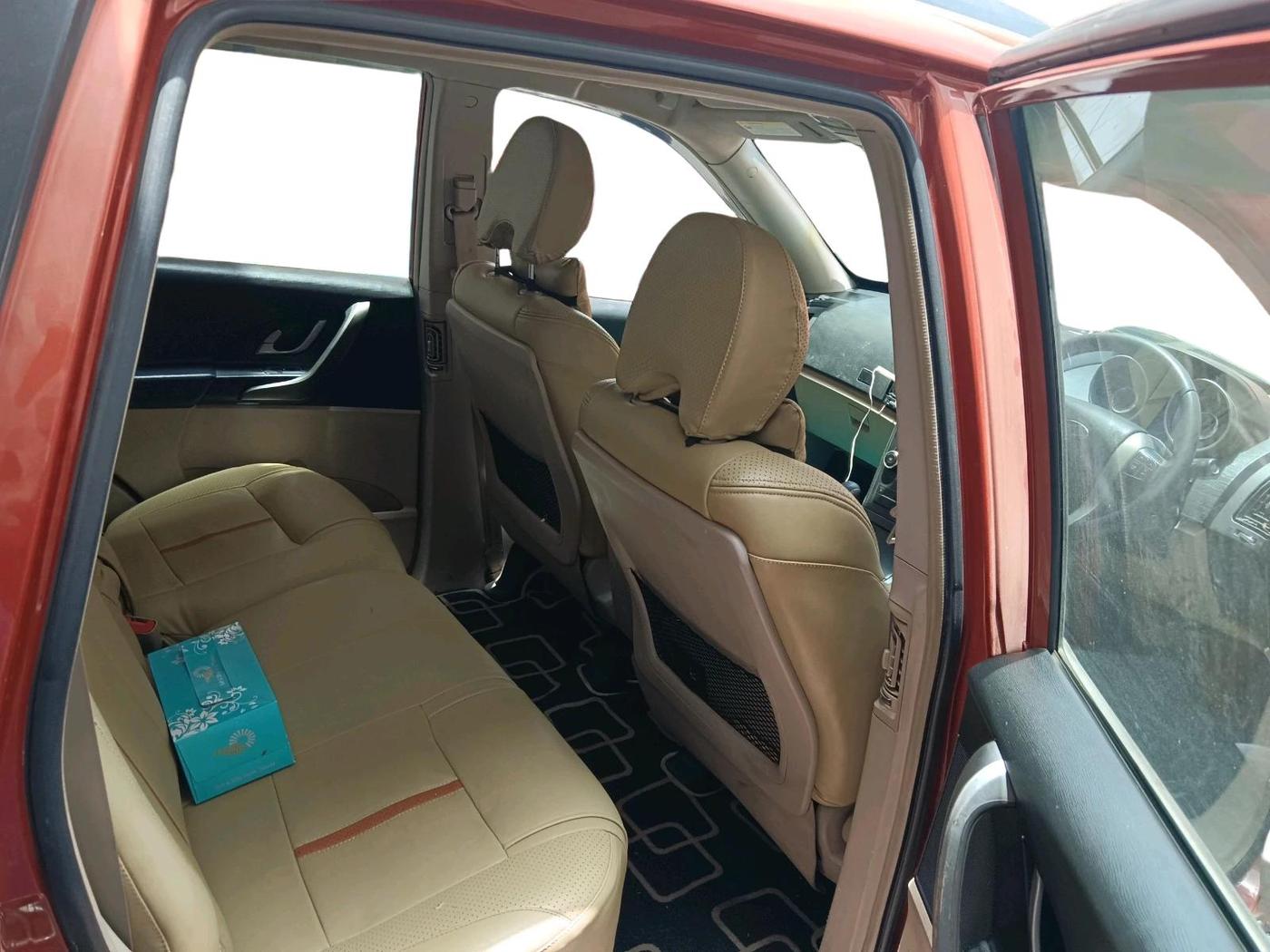 2016 Mahindra XUV500 W6 1.99, Diesel, Manual, 1,01,289 km, interior