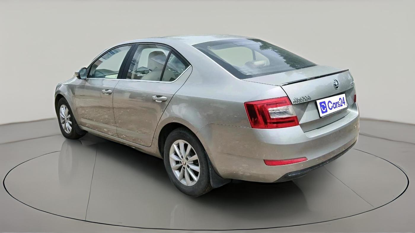 2015 Skoda Octavia ELEGANCE 1.8 TSI AT, Petrol, Automatic, 1,79,767 km, exterior