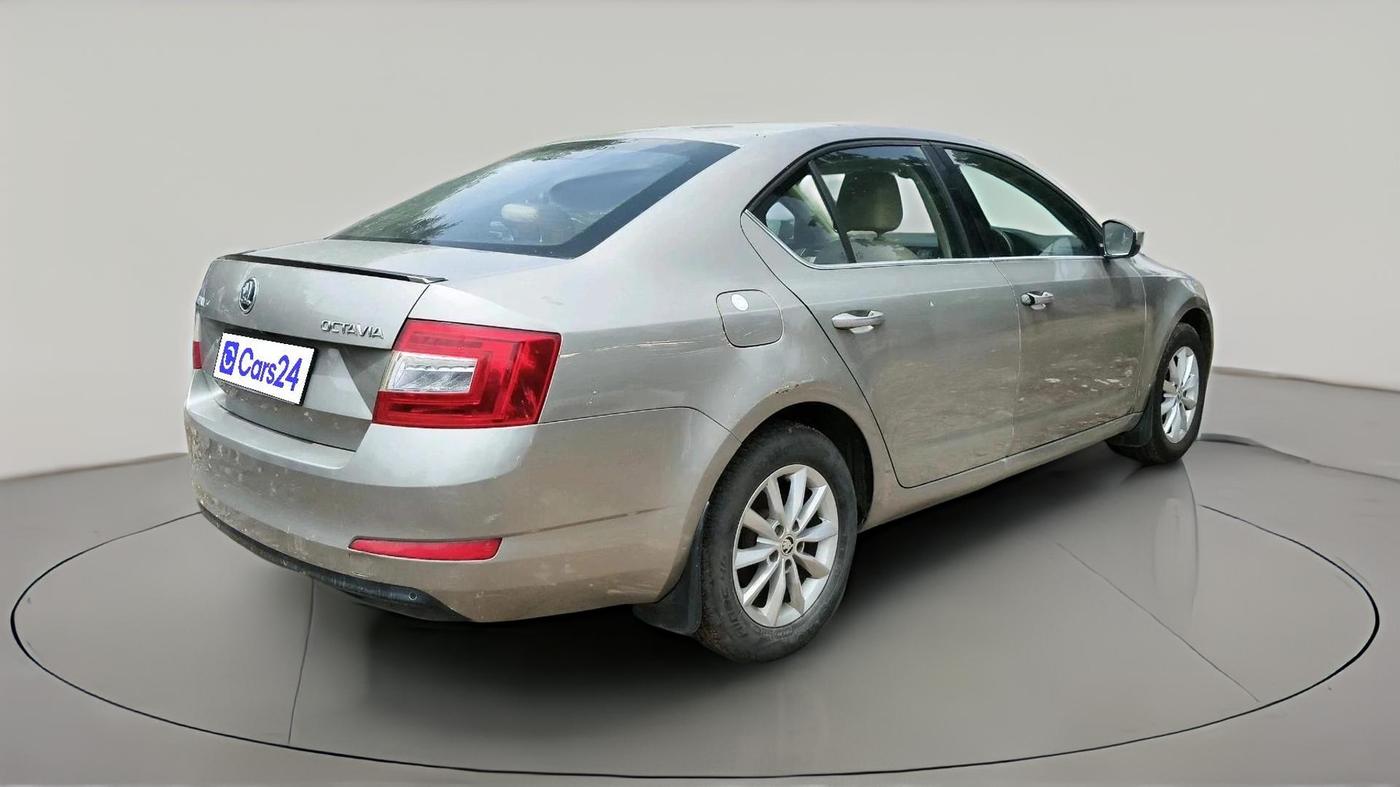 2015 Skoda Octavia ELEGANCE 1.8 TSI AT, Petrol, Automatic, 1,79,767 km, exterior