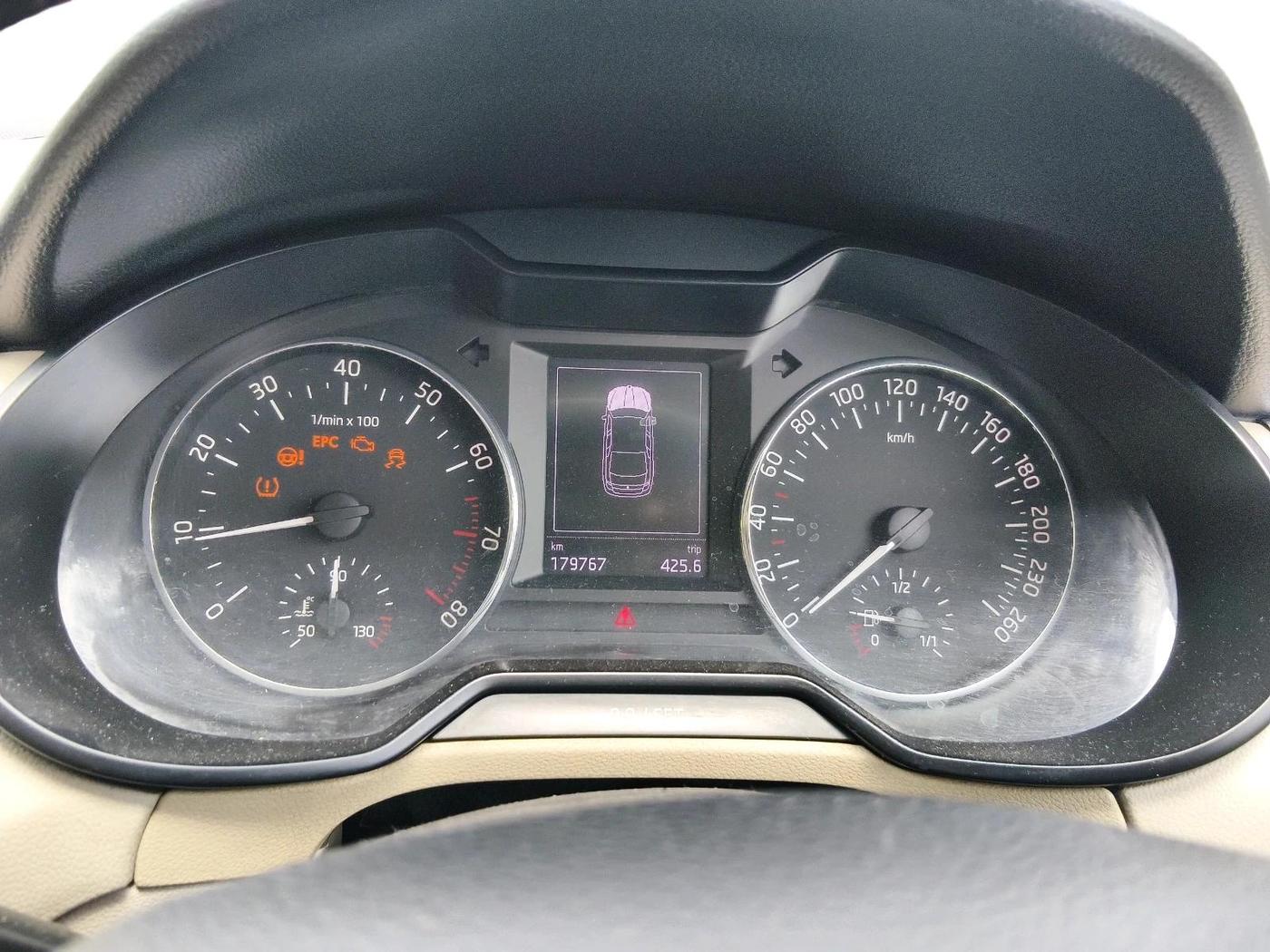 2015 Skoda Octavia ELEGANCE 1.8 TSI AT, Petrol, Automatic, 1,79,767 km, interior