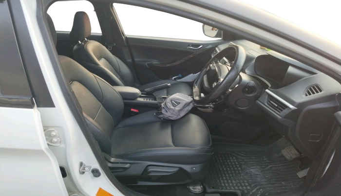 2023 Tata NEXON FEARLESS + SUNROOF DCA DUAL TONE 1.2 PETROL, Petrol, Automatic, 53,304 km, interior