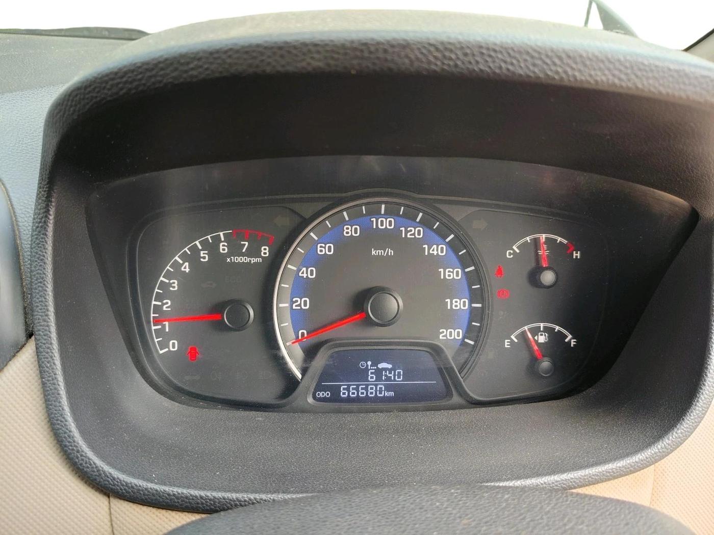 2018 Hyundai Xcent SX 1.2, Petrol, Manual, 66,680 km, interior
