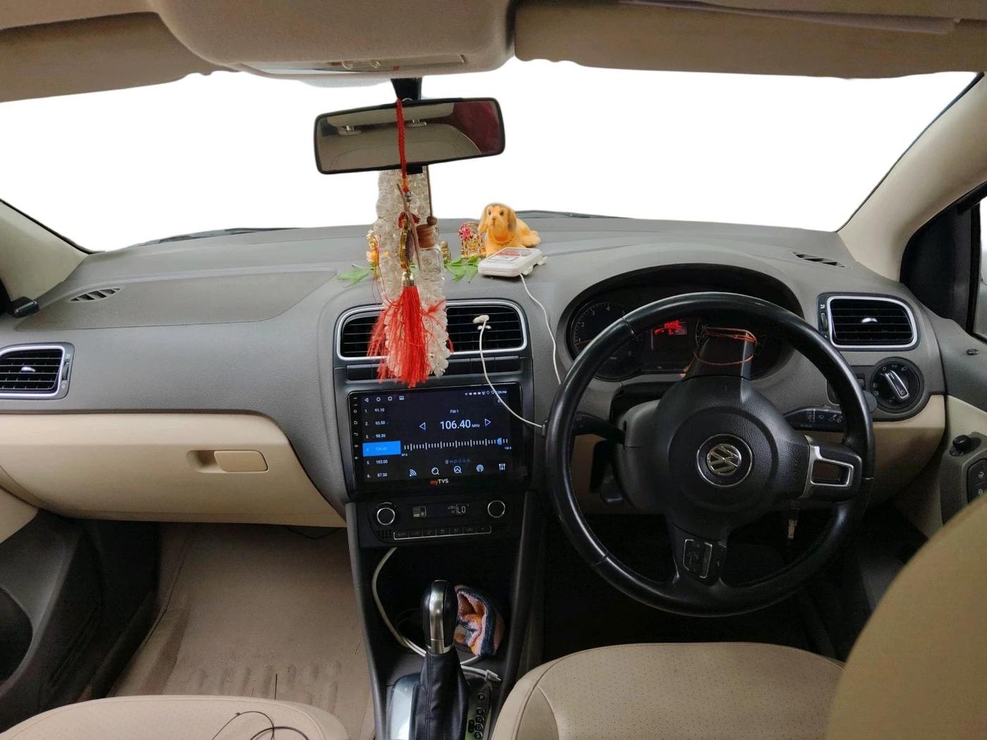 2013 Volkswagen Vento HIGHLINE PETROL AT, Petrol, Automatic, 88,028 km, interior