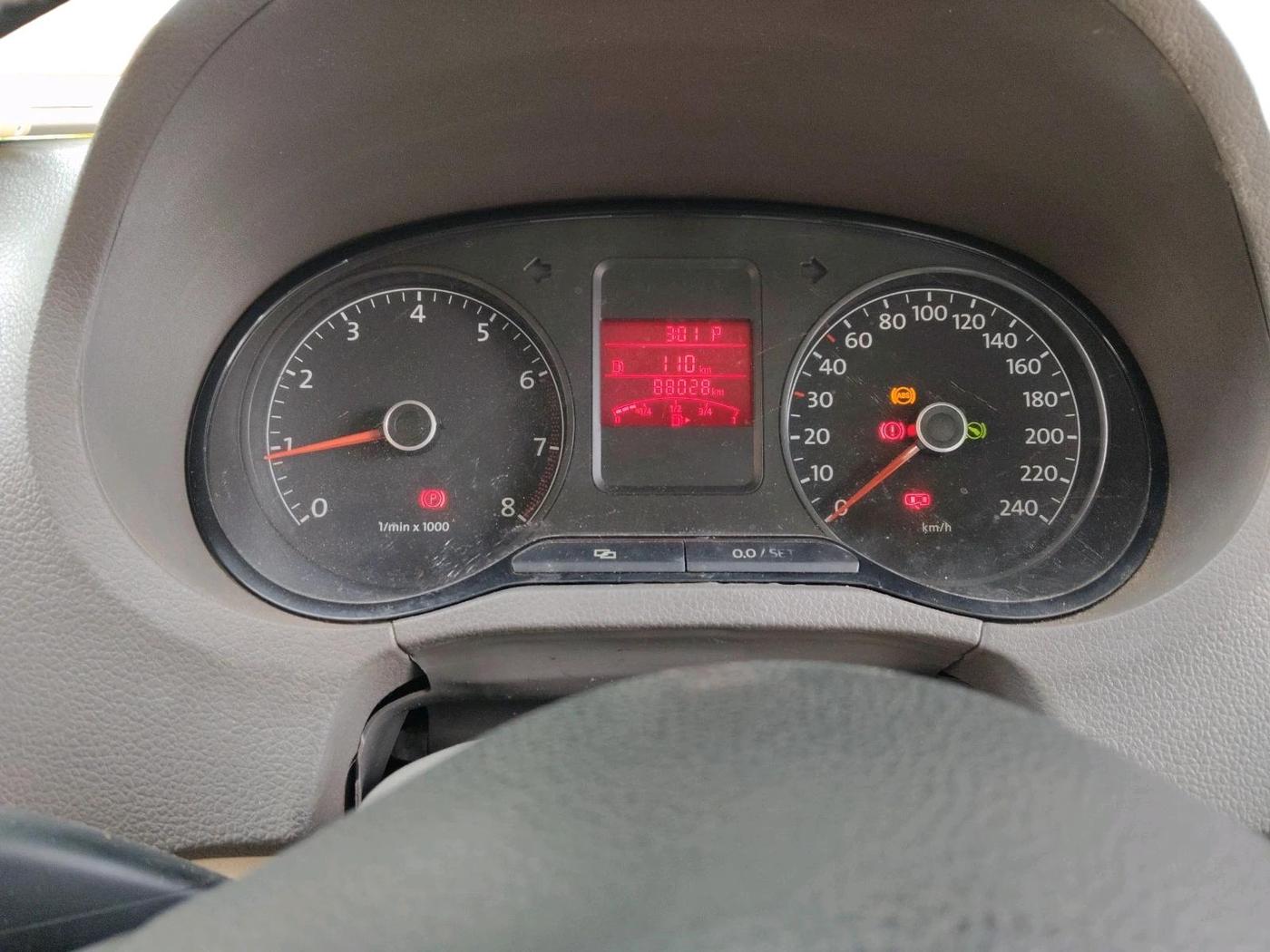 2013 Volkswagen Vento HIGHLINE PETROL AT, Petrol, Automatic, 88,028 km, interior