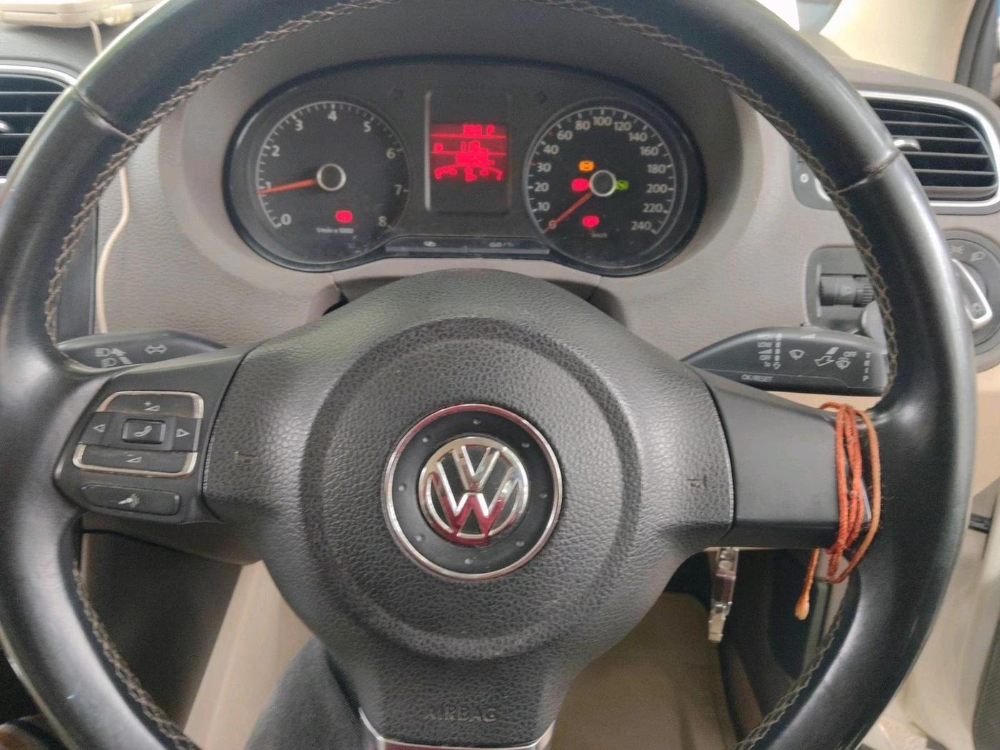 2013 Volkswagen Vento HIGHLINE PETROL AT, Petrol, Automatic, 88,028 km, interior