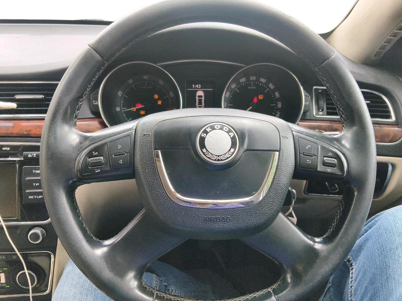 2012 Skoda Superb ELEGANCE 1.8 TSI MT, Petrol, Manual, 1,24,101 km, interior