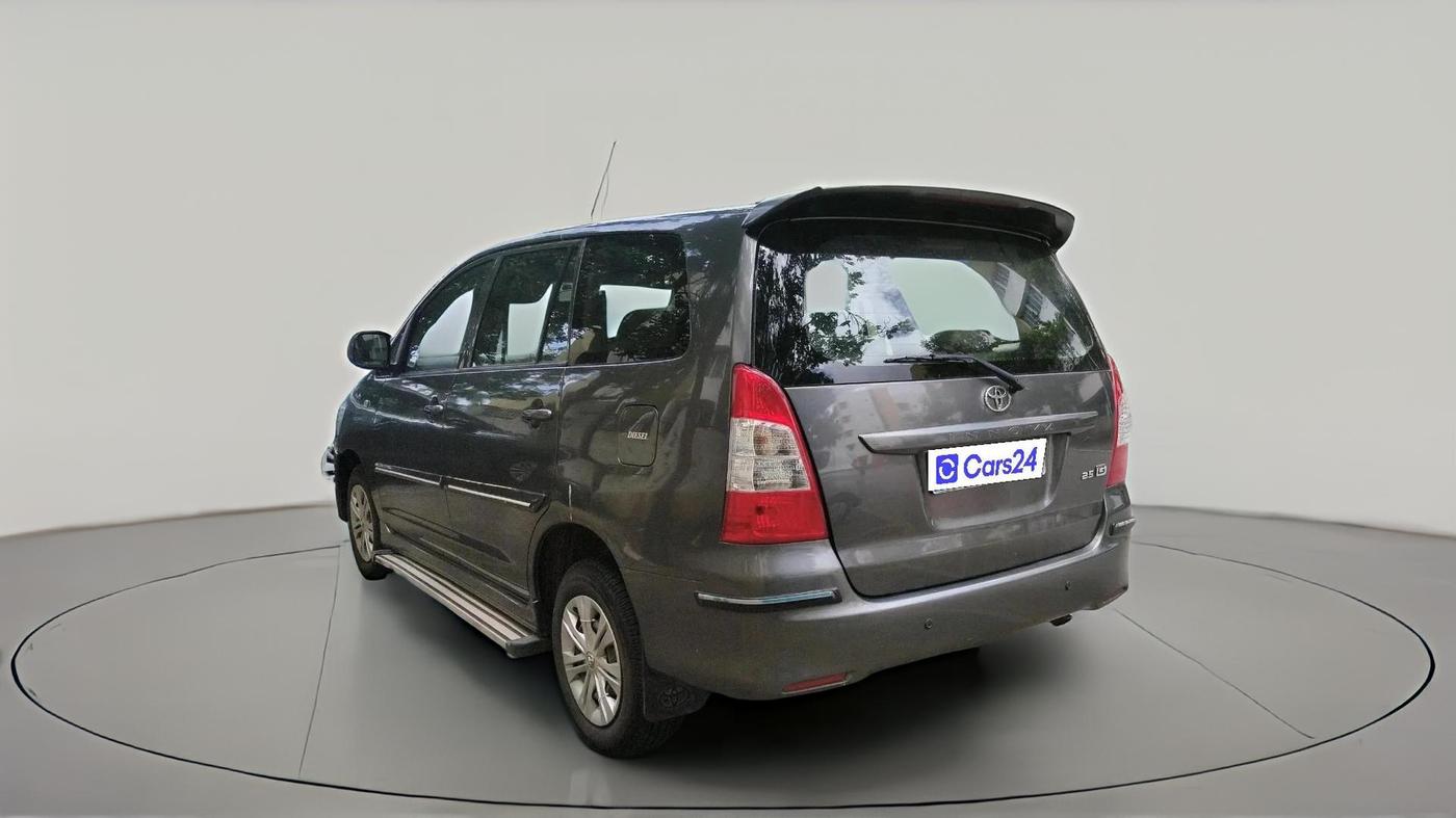 2013 Toyota Innova 2.5 GX 8 STR, Diesel, Manual, 3,05,268 km, exterior