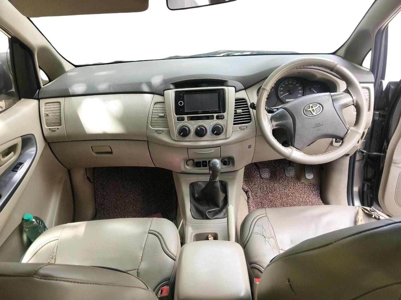 2013 Toyota Innova 2.5 GX 8 STR, Diesel, Manual, 3,05,268 km, interior