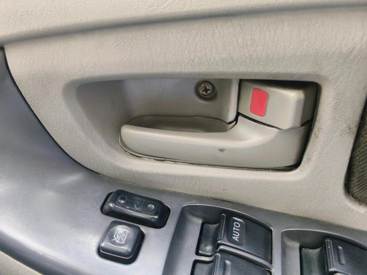 2013 Toyota Innova 2.5 GX 8 STR, Diesel, Manual, 3,05,268 km, interior