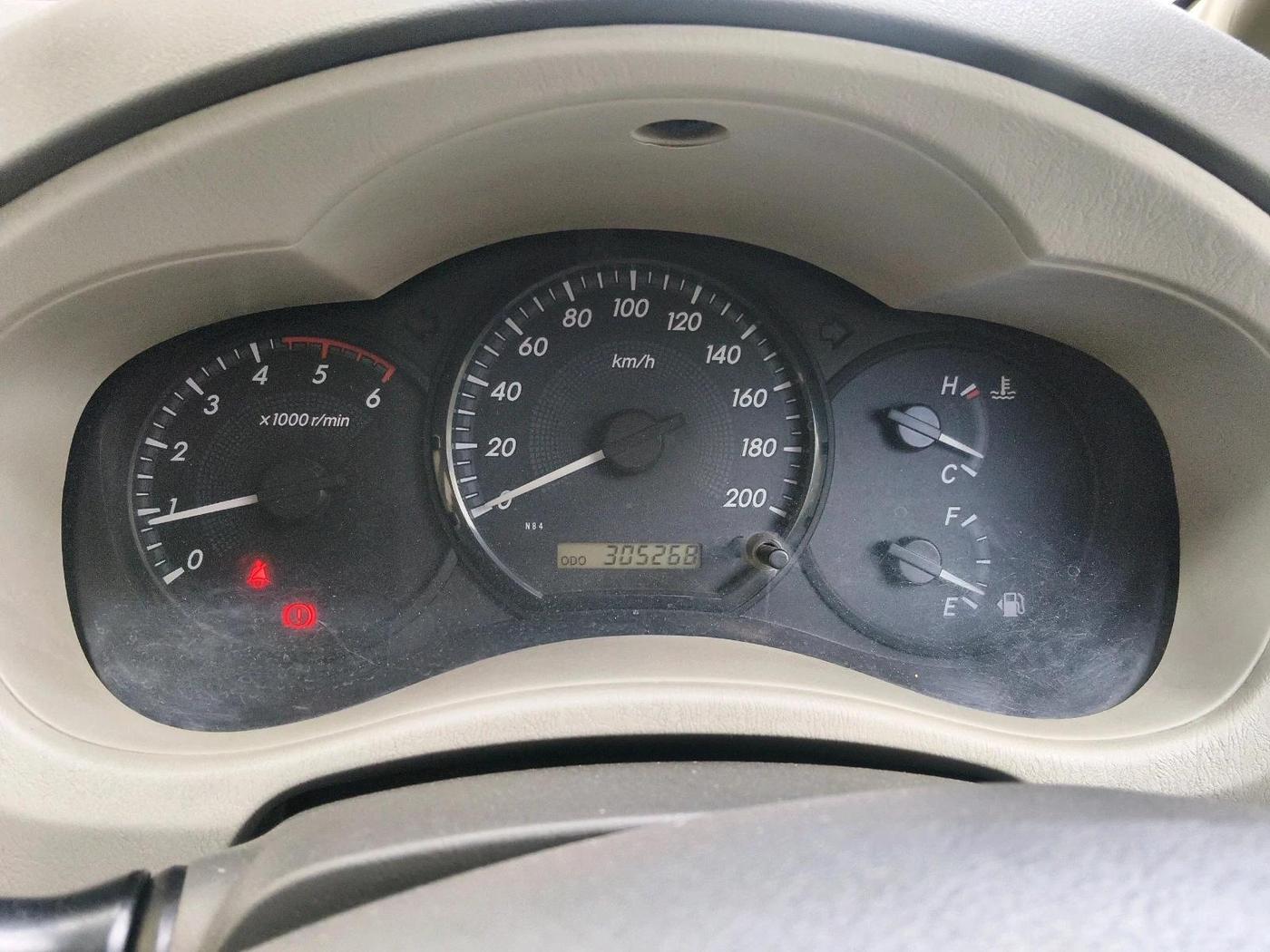 2013 Toyota Innova 2.5 GX 8 STR, Diesel, Manual, 3,05,268 km, interior