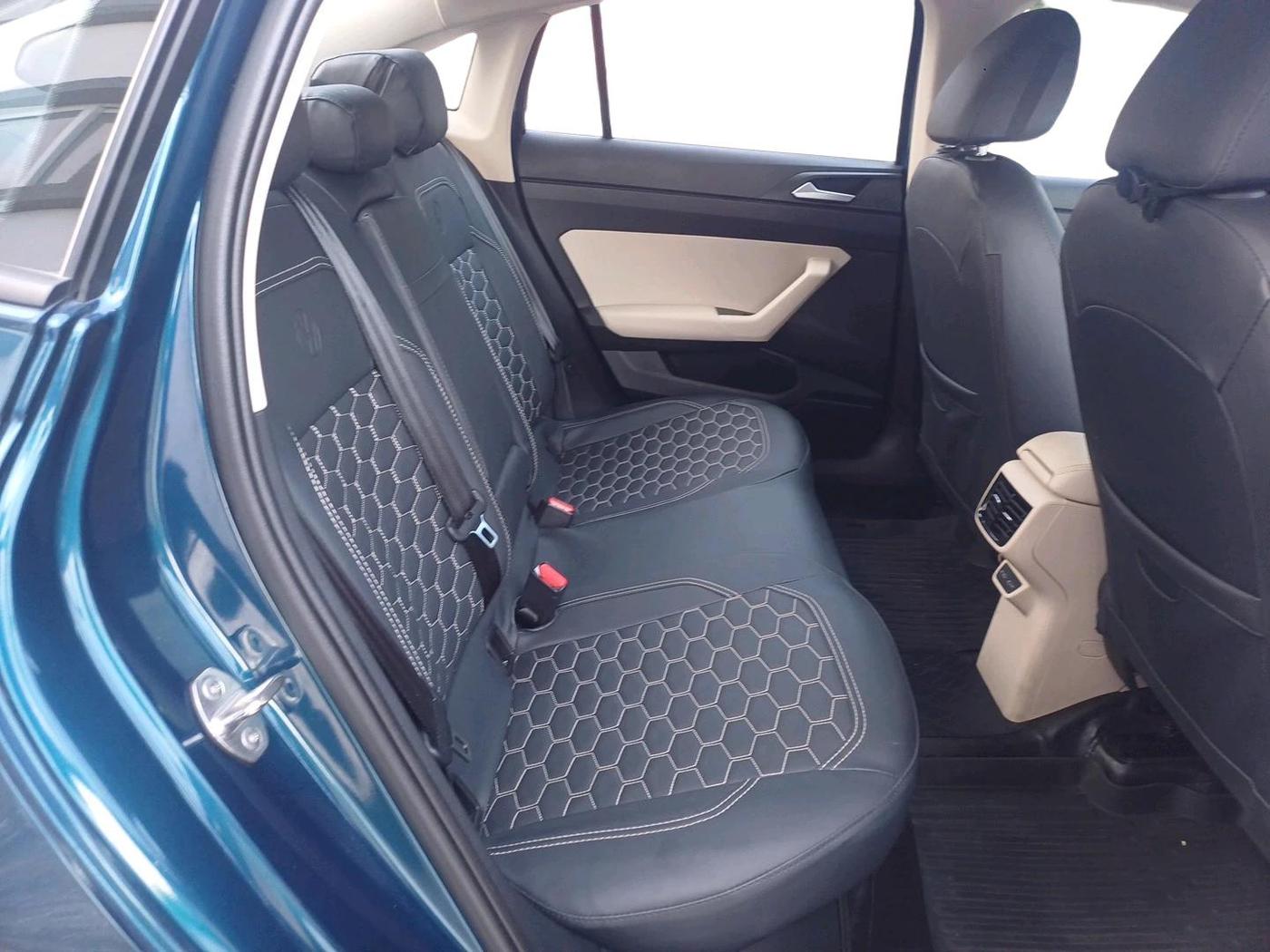2024 Volkswagen VIRTUS HIGHLINE TSI 1.0 AT, Petrol, Automatic, 12,713 km, interior