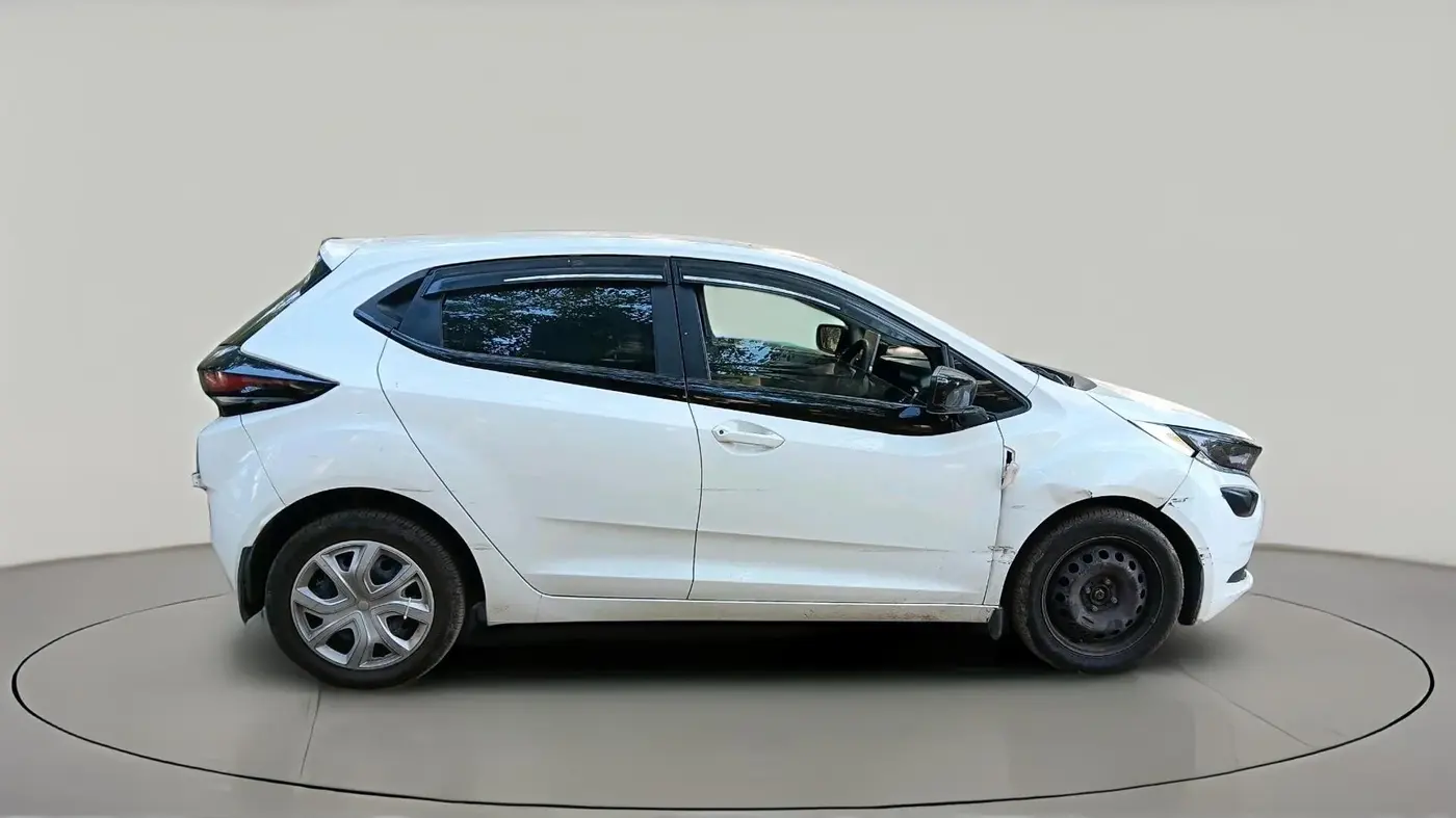 2024 Tata ALTROZ XM PLUS CNG, CNG, Manual, 52,440 km, exterior