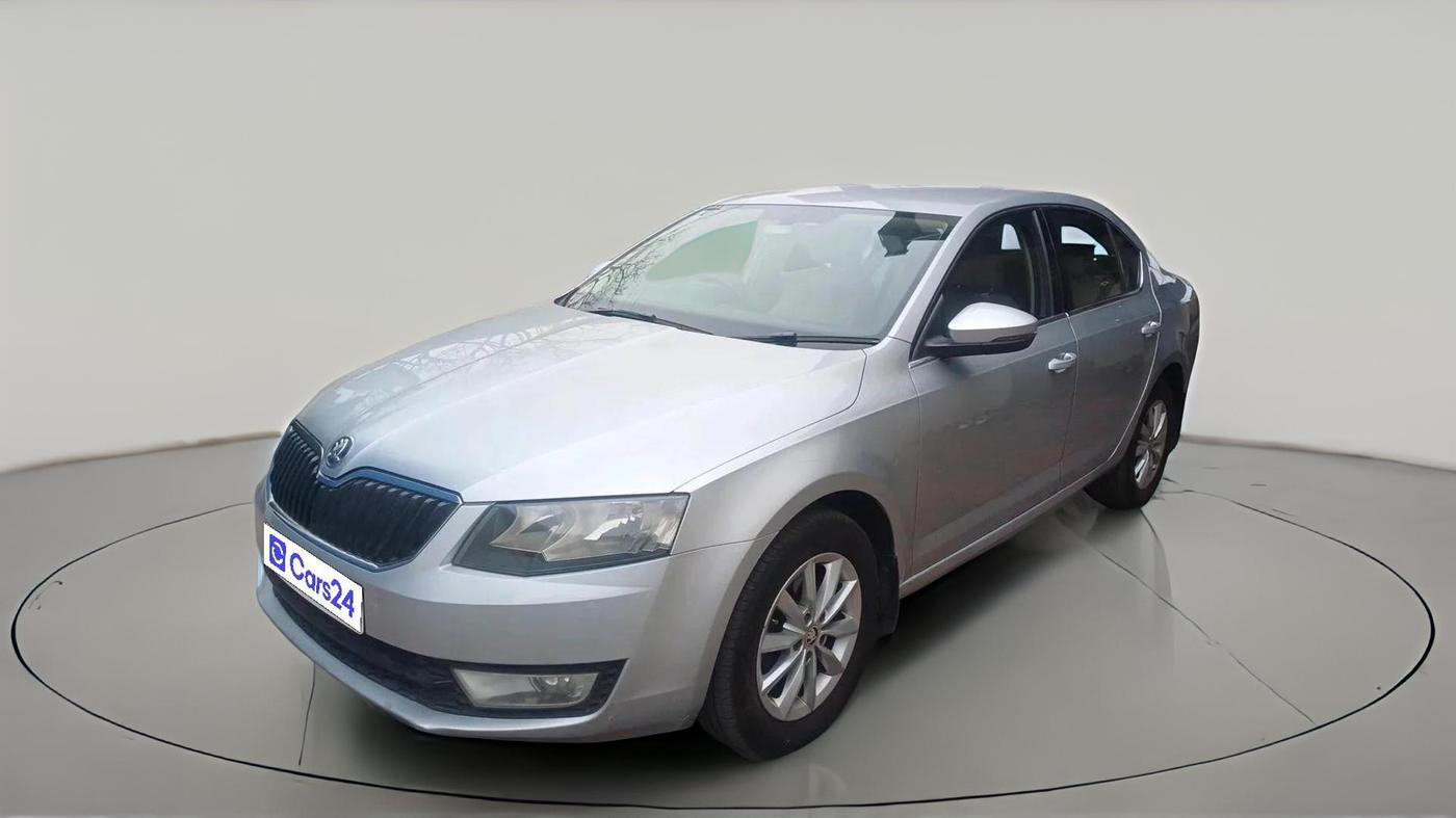 2013 Skoda Octavia AMBITION 2.0 TDI AT, Diesel, Automatic, 1,66,396 km, exterior