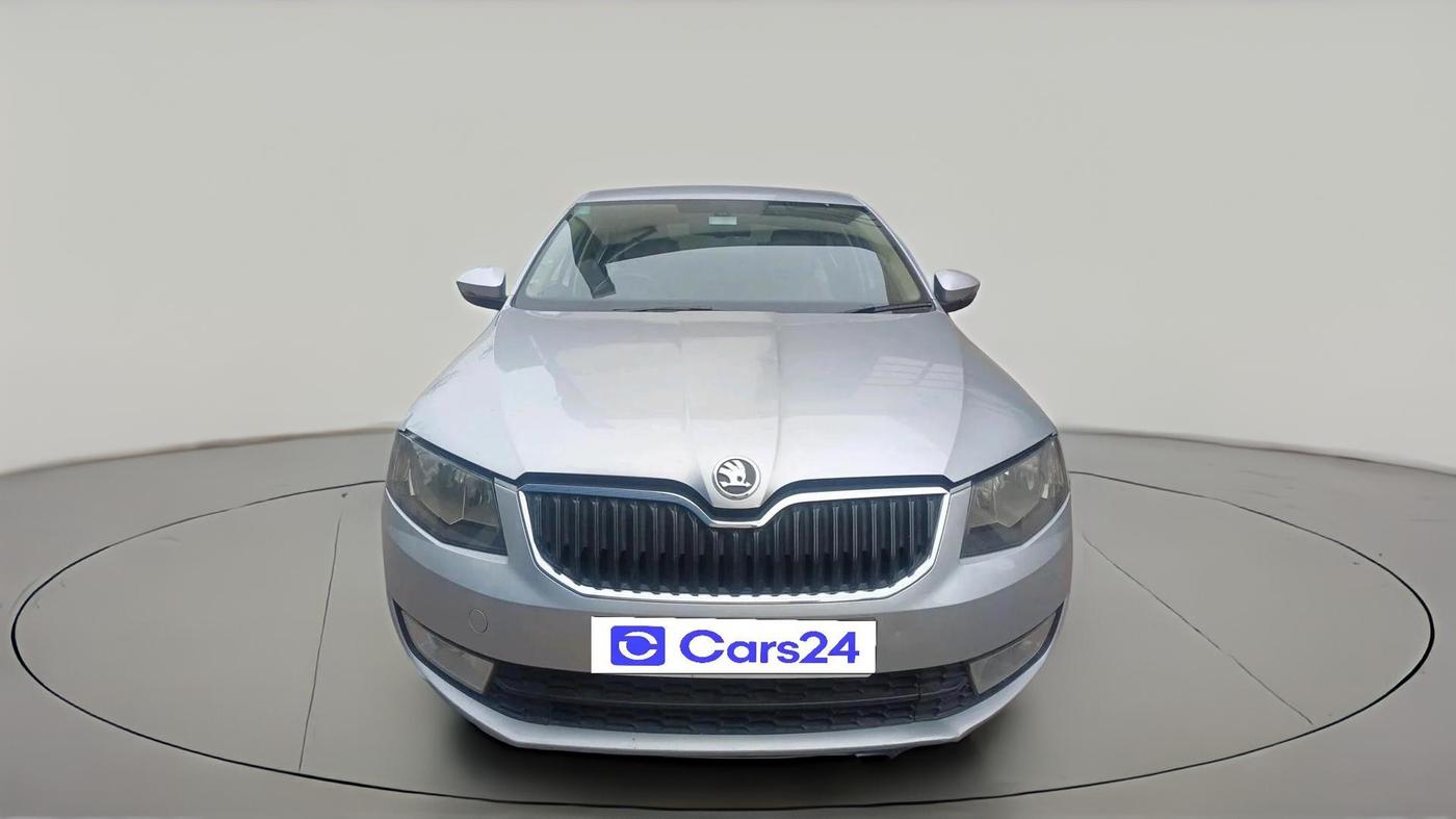 2013 Skoda Octavia AMBITION 2.0 TDI AT, Diesel, Automatic, 1,66,396 km, exterior