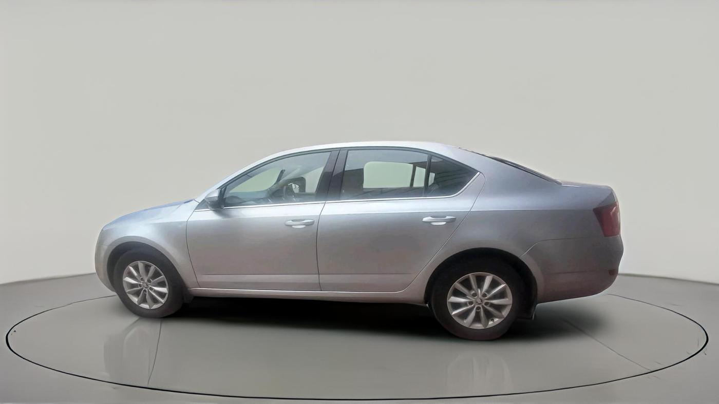 2013 Skoda Octavia AMBITION 2.0 TDI AT, Diesel, Automatic, 1,66,396 km, exterior
