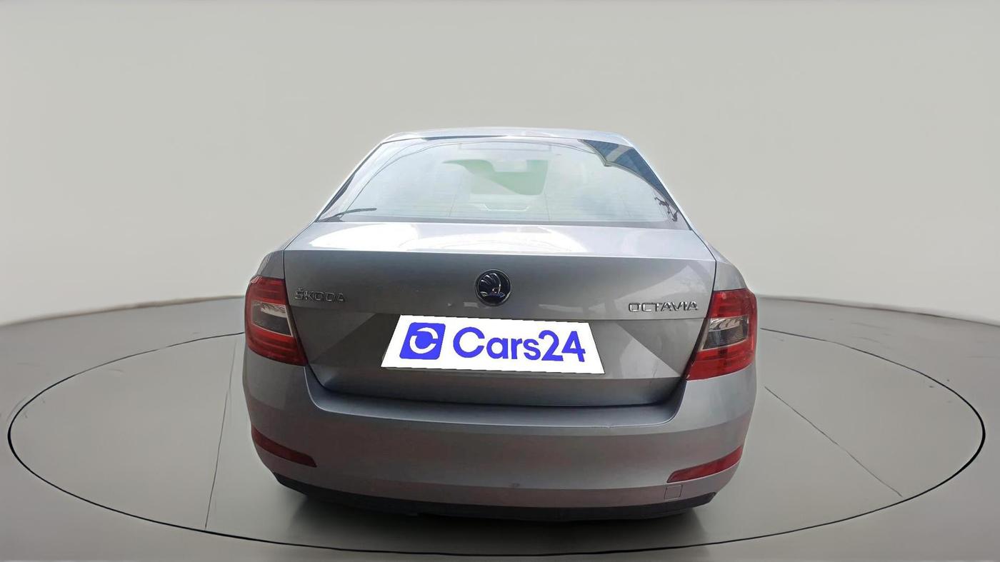2013 Skoda Octavia AMBITION 2.0 TDI AT, Diesel, Automatic, 1,66,396 km, exterior