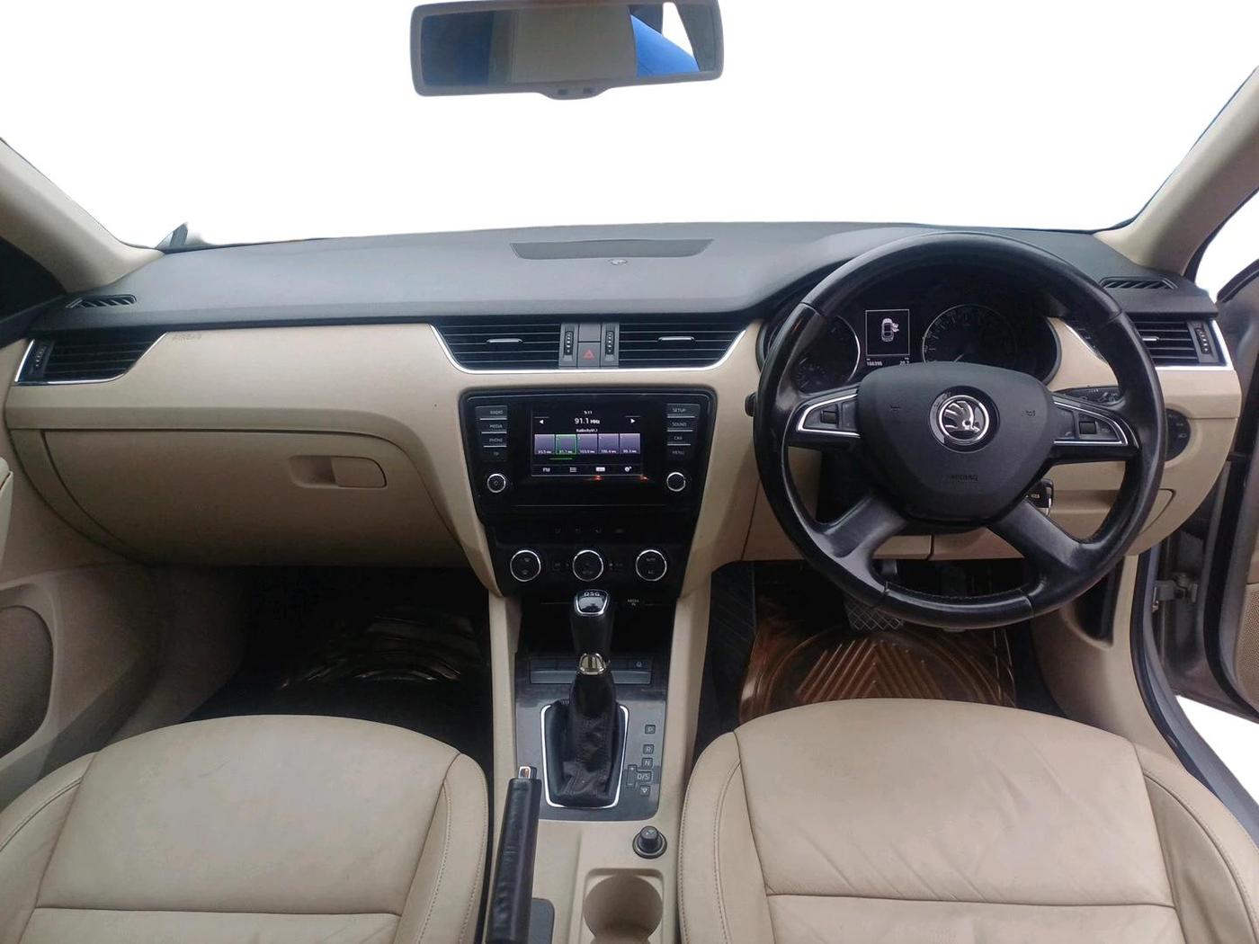 2013 Skoda Octavia AMBITION 2.0 TDI AT, Diesel, Automatic, 1,66,396 km, interior