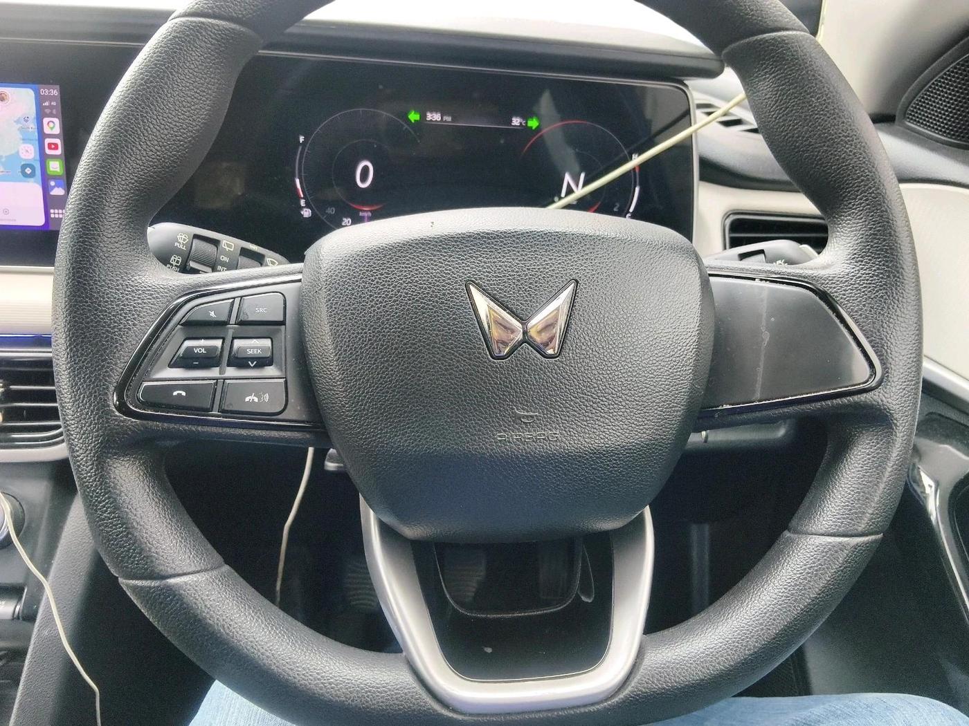 2022 Mahindra XUV700 AX 5 D MT 5 STR, Diesel, Manual, 51,662 km, interior
