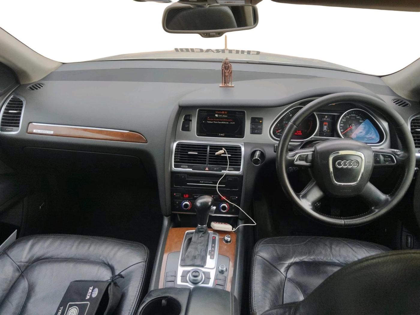 2011 Audi Q7 3.0 TDI PREMIUM PLUS, Diesel, Automatic, 1,47,702 km, interior