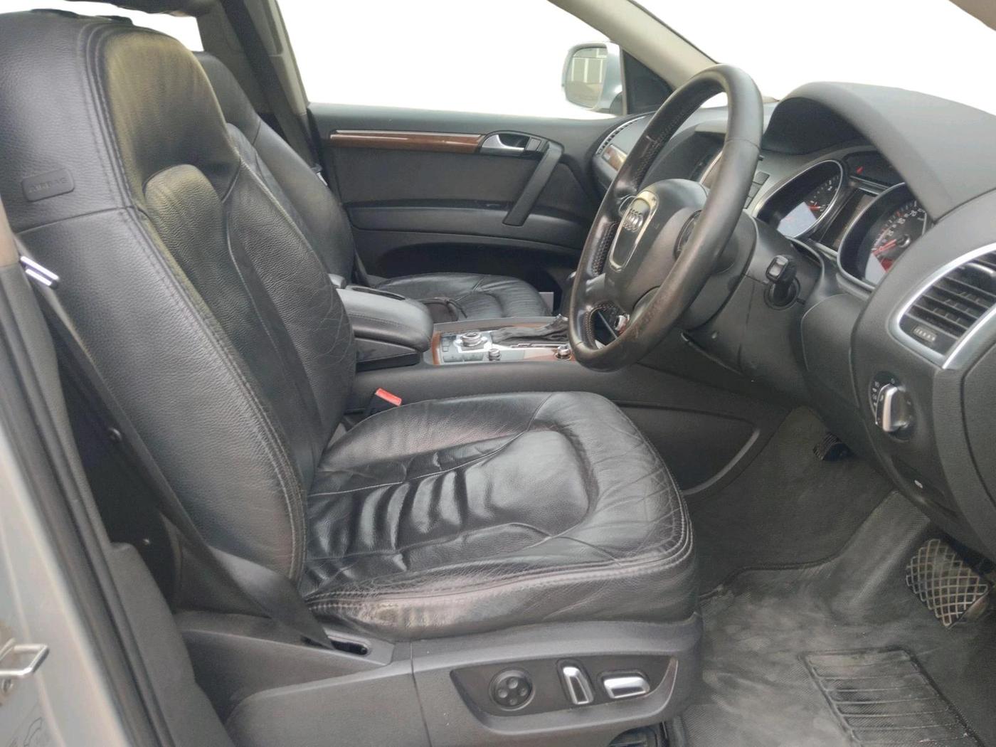 2011 Audi Q7 3.0 TDI PREMIUM PLUS, Diesel, Automatic, 1,47,702 km, interior
