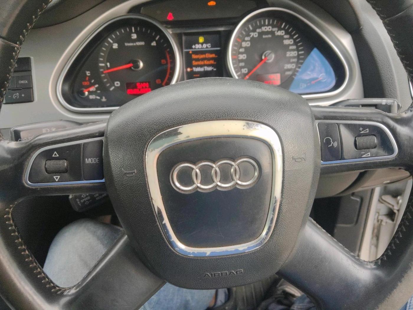 2011 Audi Q7 3.0 TDI PREMIUM PLUS, Diesel, Automatic, 1,47,702 km, interior
