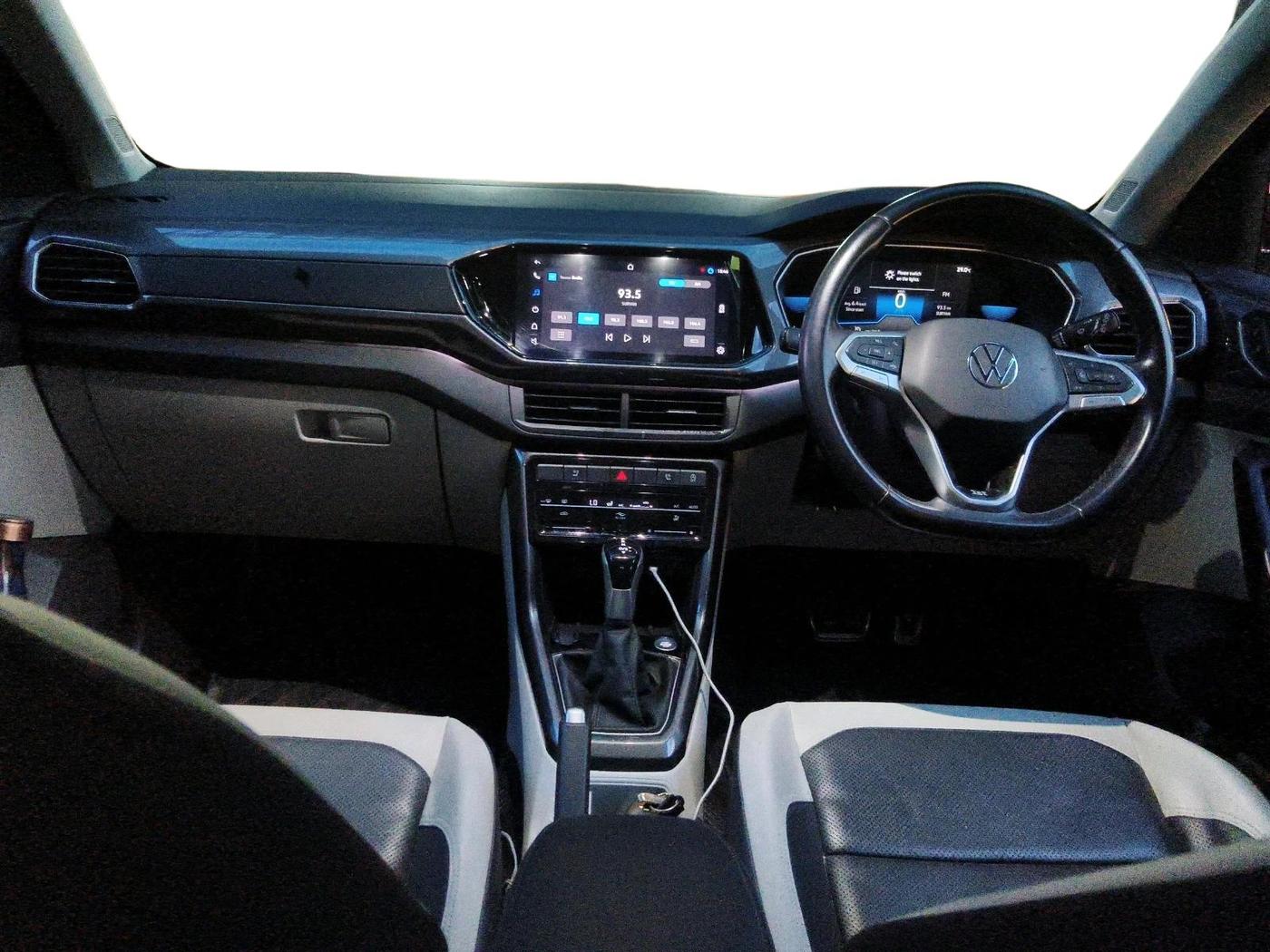 2022 Volkswagen TAIGUN TOPLINE 1.0 TSI AT, Petrol, Automatic, 25,601 km, interior