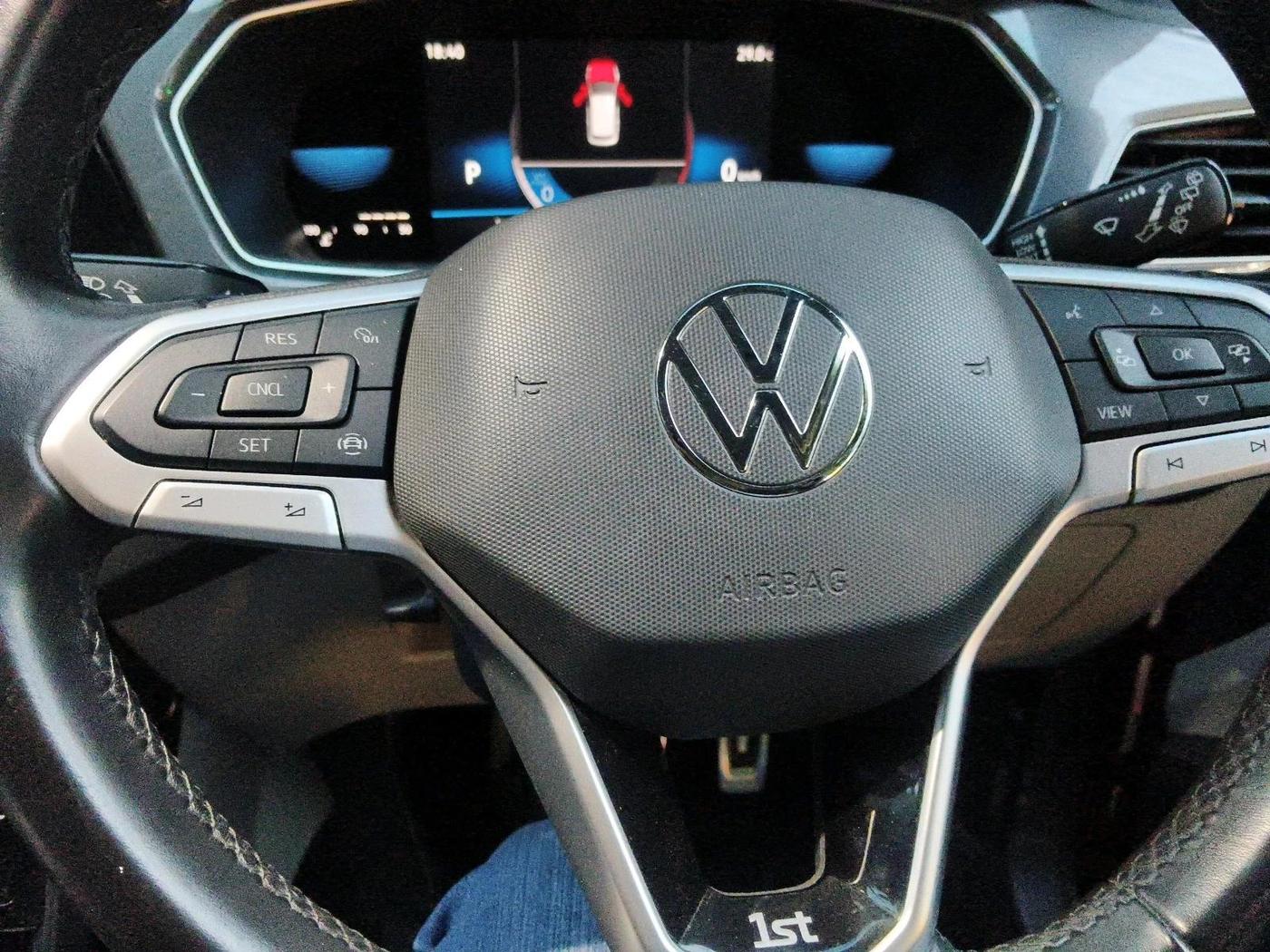 2022 Volkswagen TAIGUN TOPLINE 1.0 TSI AT, Petrol, Automatic, 25,601 km, interior