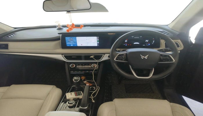 2023 Mahindra XUV700 AX 7 P MT 7 STR, Petrol, Manual, 9,537 km, interior