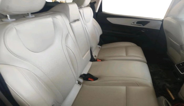 2023 Mahindra XUV700 AX 7 P MT 7 STR, Petrol, Manual, 9,537 km, interior