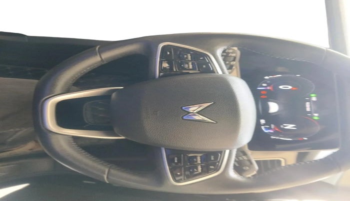 2023 Mahindra XUV700 AX 7 P MT 7 STR, Petrol, Manual, 9,537 km, interior