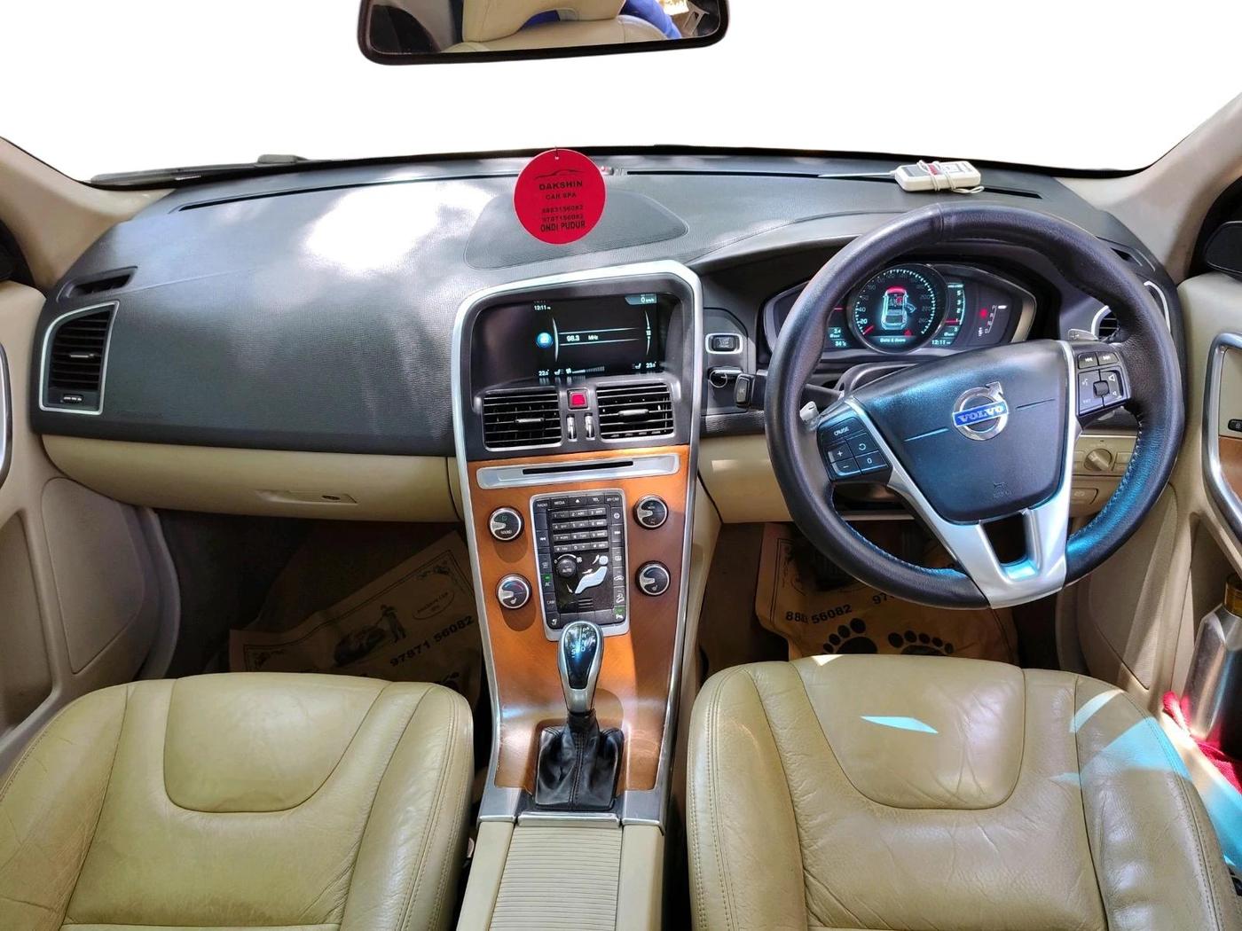 2014 Volvo XC 60 D5 SUMMUM, Diesel, Automatic, 2,17,713 km, interior