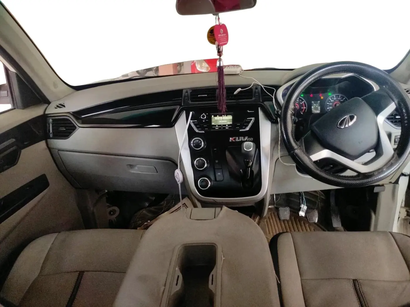 2016 Mahindra Kuv100 K6 6 STR, Petrol, Manual, 1,15,500 km, interior