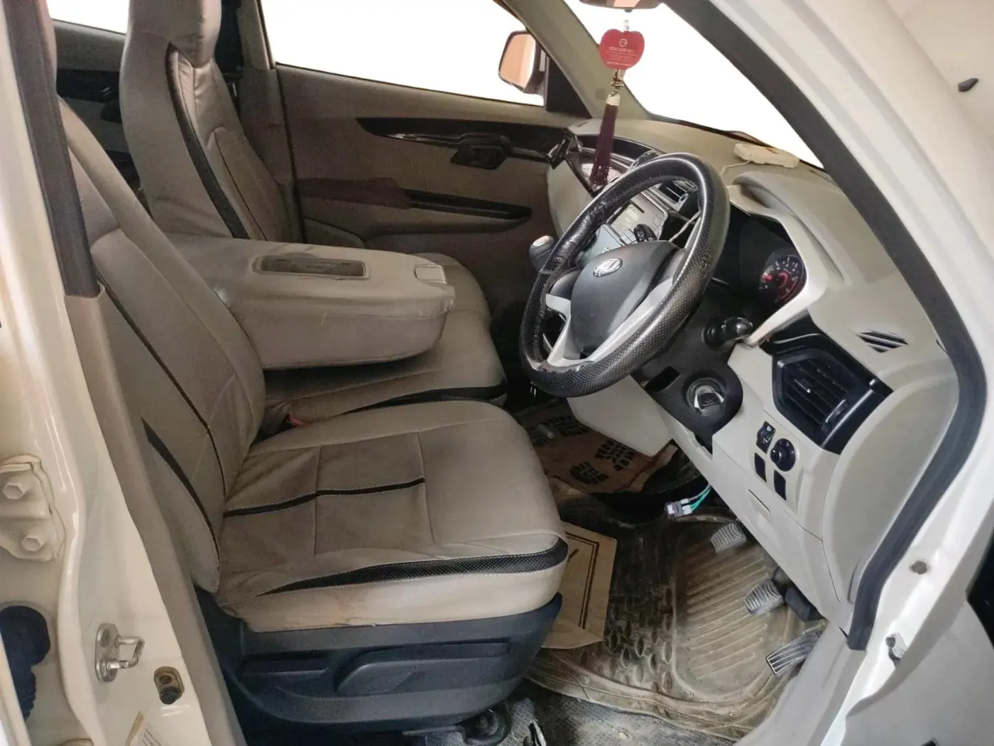 2016 Mahindra Kuv100 K6 6 STR, Petrol, Manual, 1,15,500 km, interior