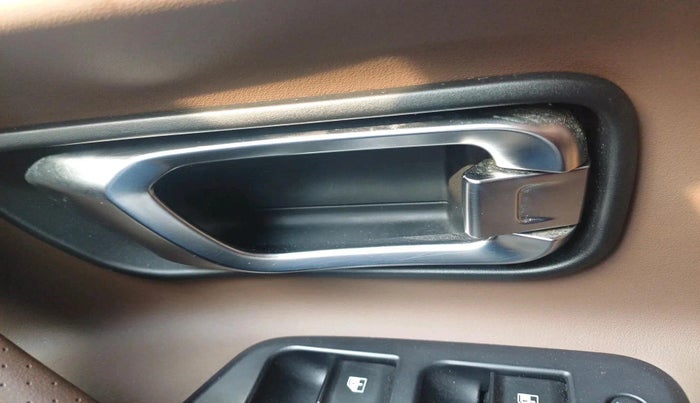 2020 Tata Harrier XZA PLUS 2.0L, Diesel, Automatic, 93,686 km, interior