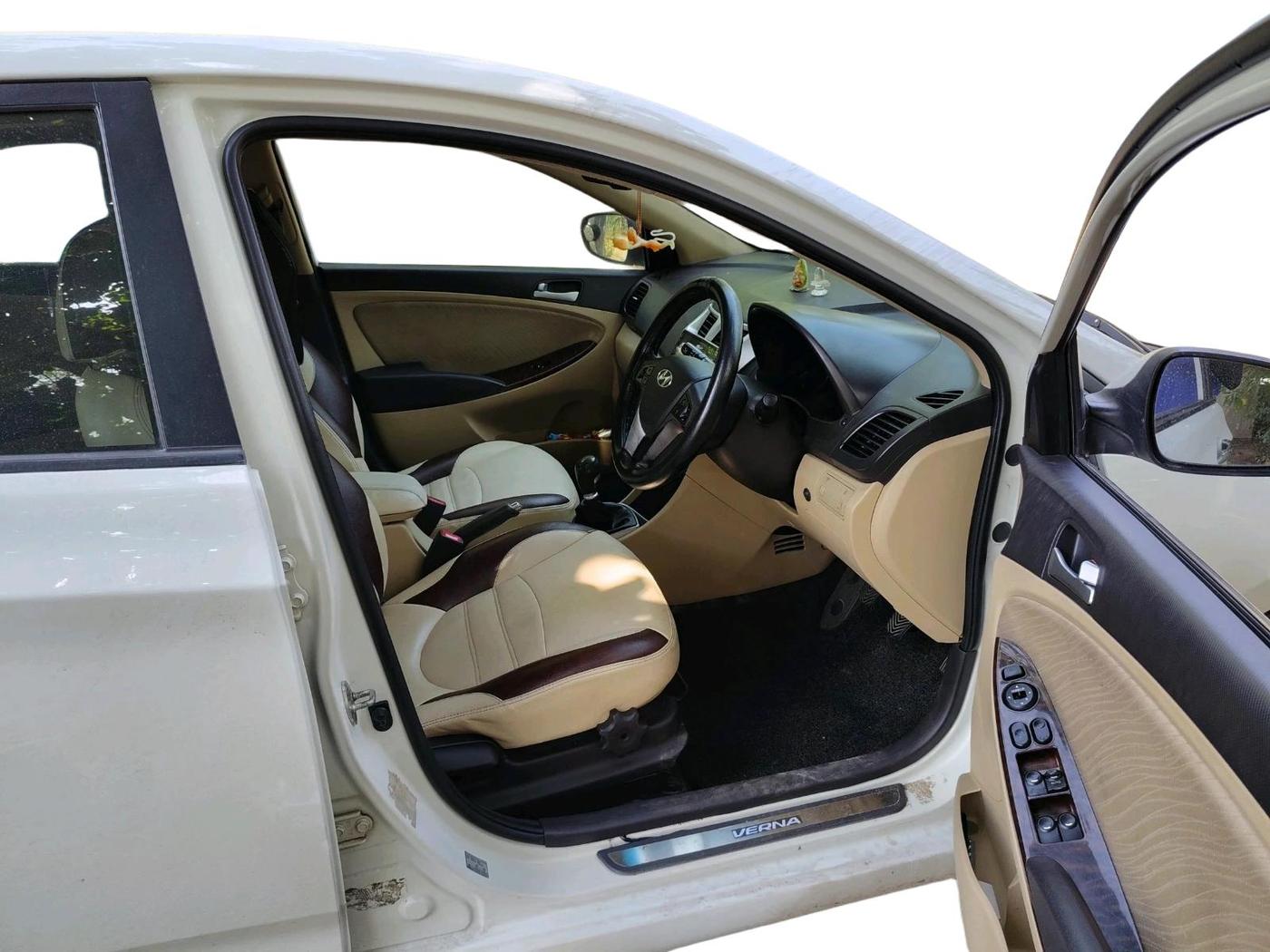 2015 Hyundai Verna FLUIDIC 4S 1.6 VTVT S(O), Petrol, Manual, 1,24,655 km, interior