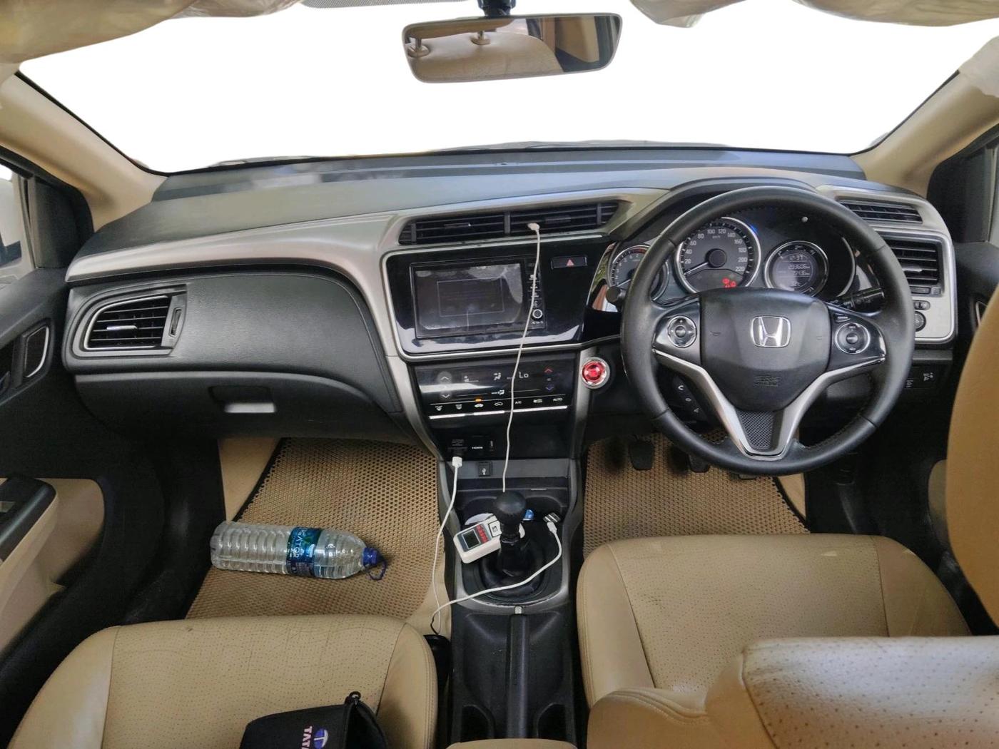2017 Honda City 1.5L I-VTEC VX, Petrol, Manual, 2,93,606 km, interior