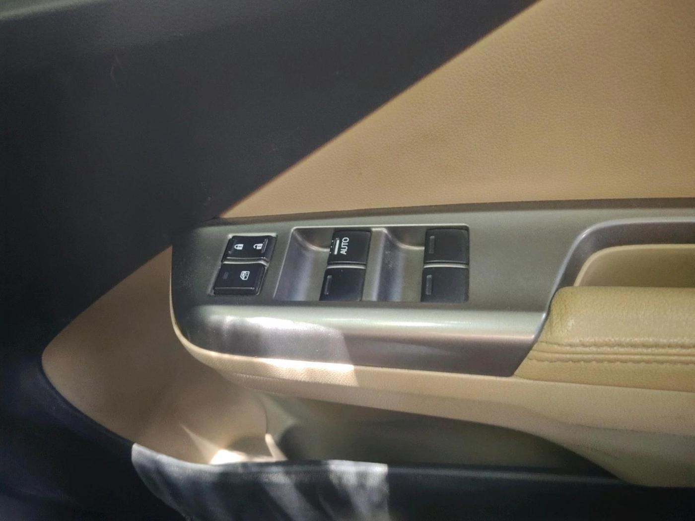 2017 Honda City 1.5L I-VTEC VX, Petrol, Manual, 2,93,606 km, interior
