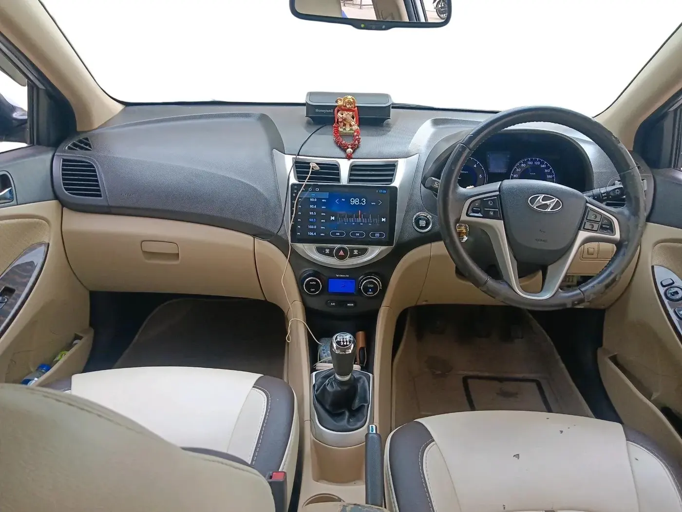 2011 Hyundai Verna FLUIDIC 1.6 CRDI SX, Diesel, Manual, 52,946 km, interior