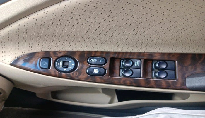 2011 Hyundai Verna FLUIDIC 1.6 CRDI SX, Diesel, Manual, 52,946 km, interior