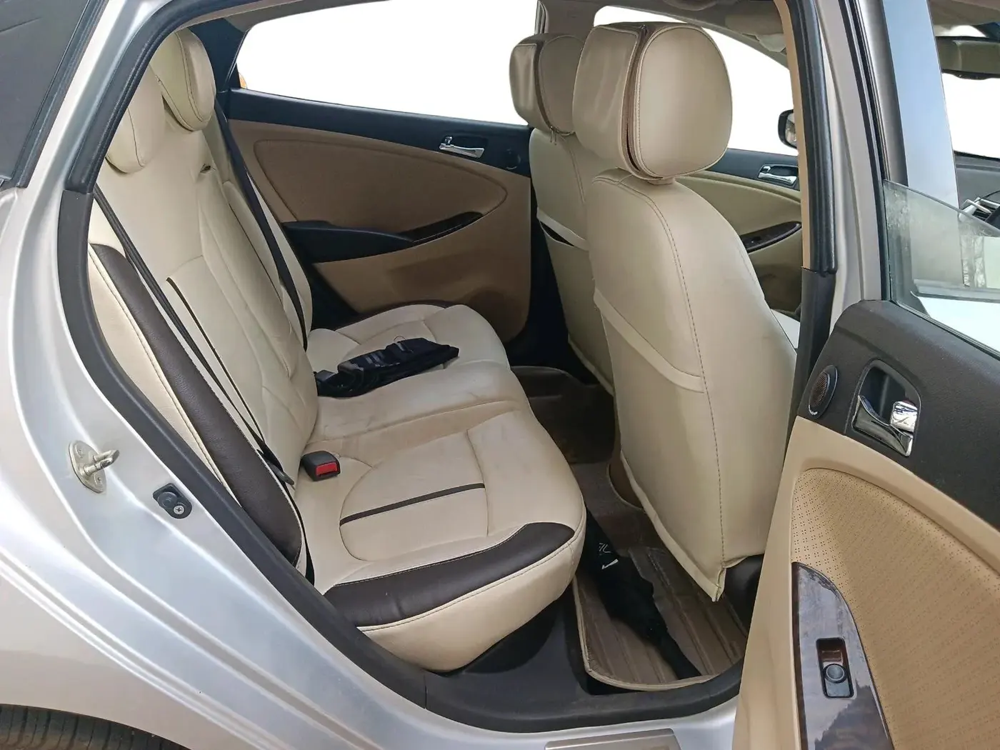 2011 Hyundai Verna FLUIDIC 1.6 CRDI SX, Diesel, Manual, 52,946 km, interior